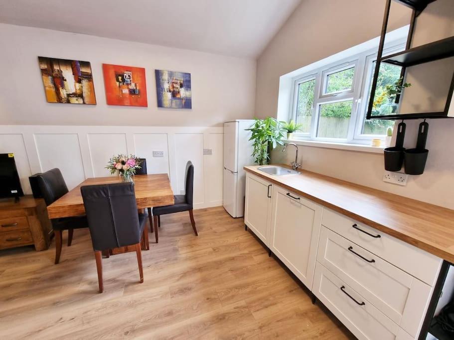 Charming Cottage Next To John Radcliffe Hospital With Free Parking Oxford Exterior foto